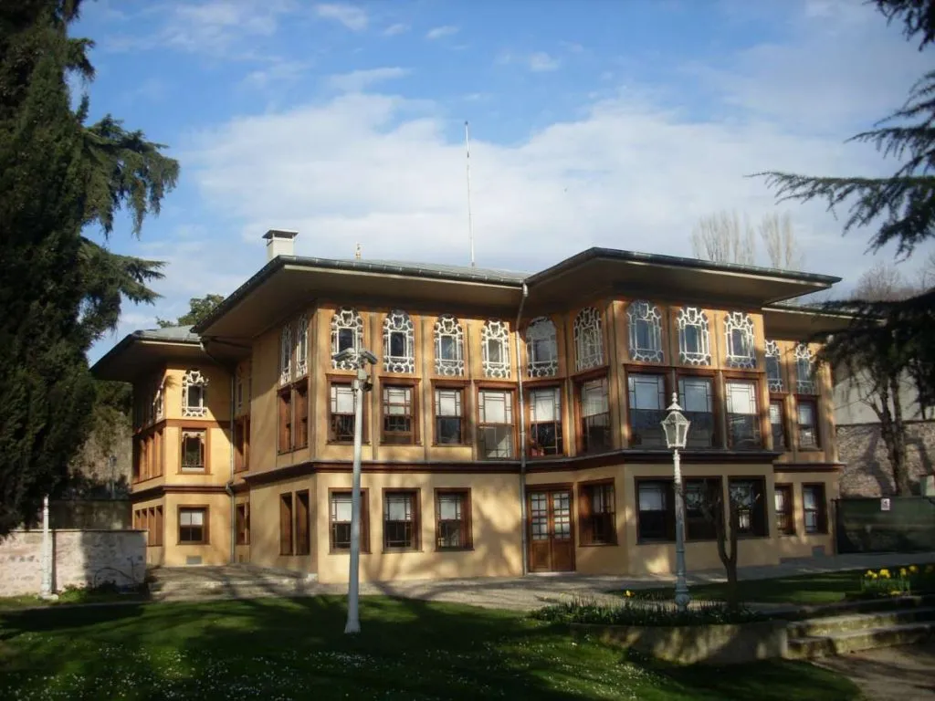 Palaces in Istanbul: The 10 Stunning Royal Ottoman Palaces