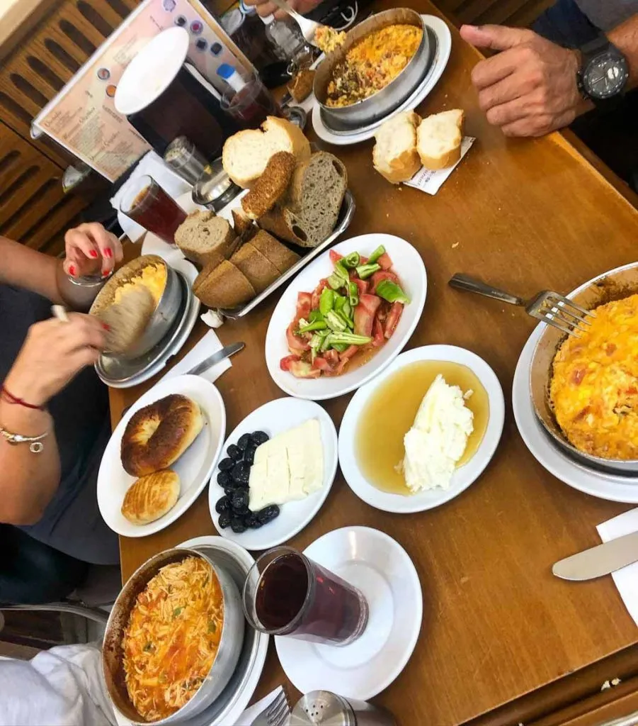 8 Budget Restaurants and 10 Best Cheap Eats in Istanbul