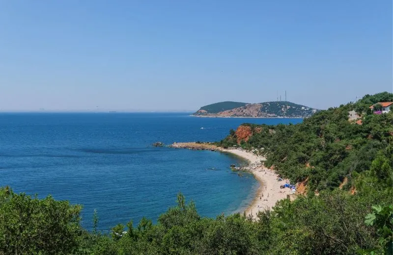 16 Most Beautiful Beaches in Istanbul (Public & Private)