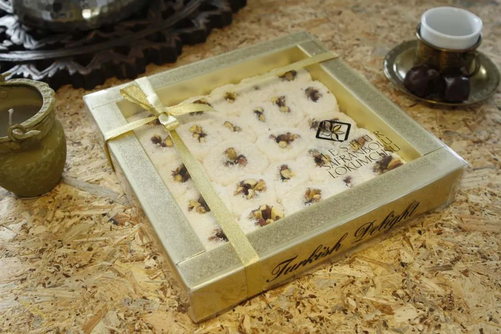 Gold gift box of nut-topped Turkish delight from Meşhur Safranbolu Lokumcusu