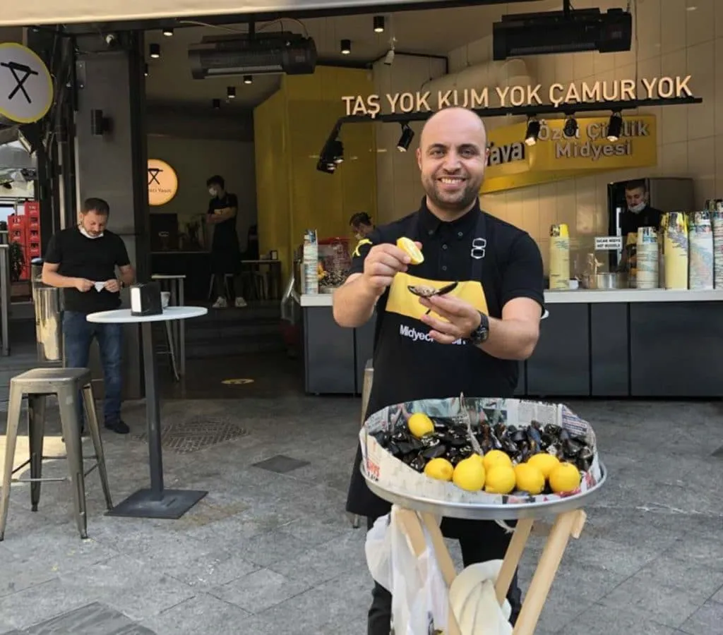 20 Best Turkish Street Food in Istanbul: Complete Guide & Where to Find Them